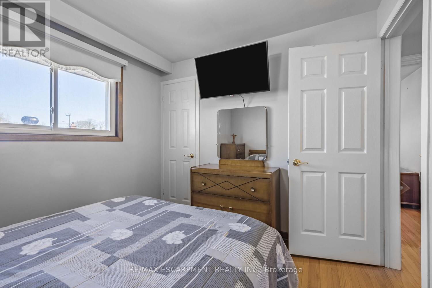1227 Alexandra Avenue, Mississauga, Ontario  L5E 2A4 - Photo 27 - W12362508
