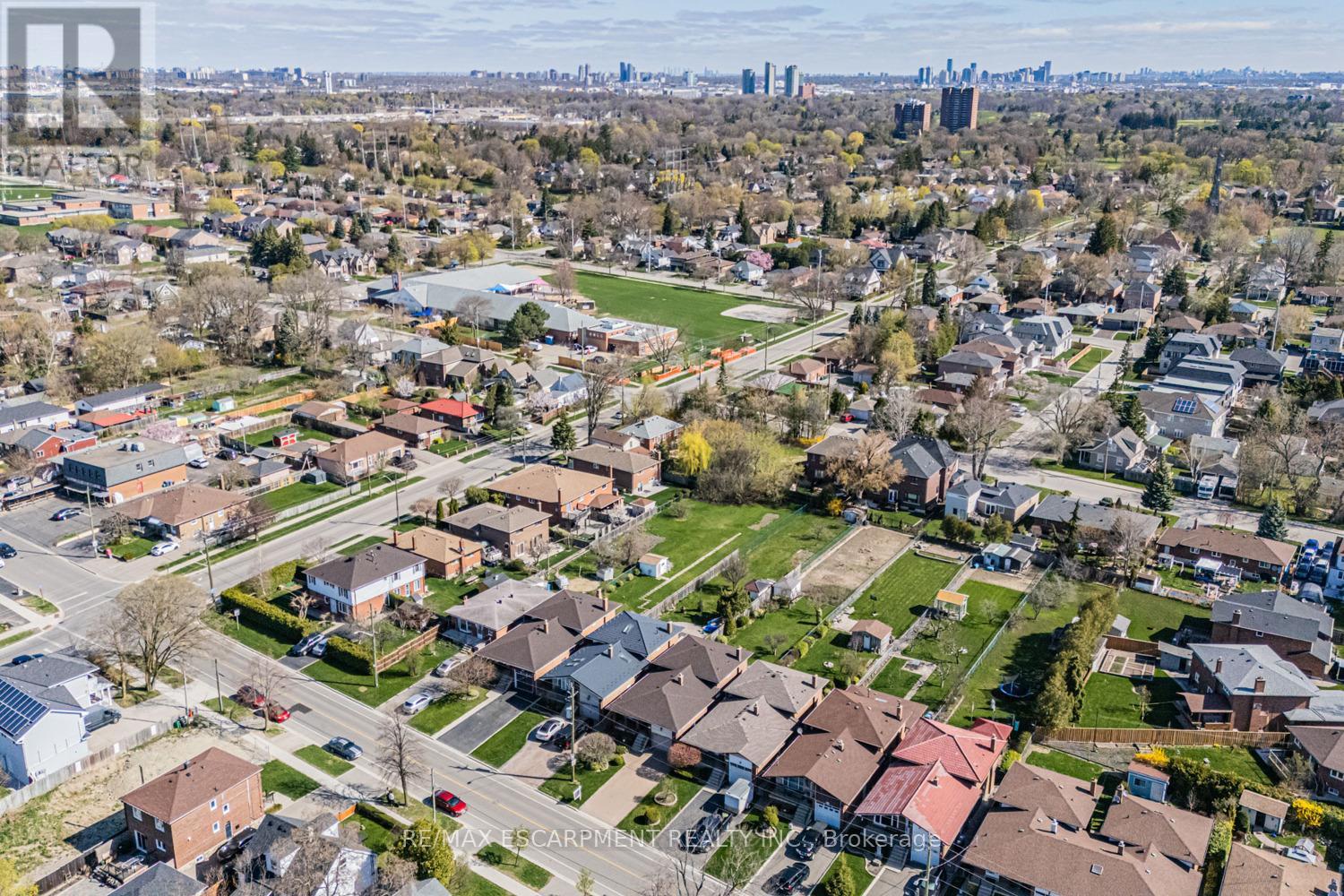 1227 Alexandra Avenue, Mississauga, Ontario  L5E 2A4 - Photo 39 - W12362508