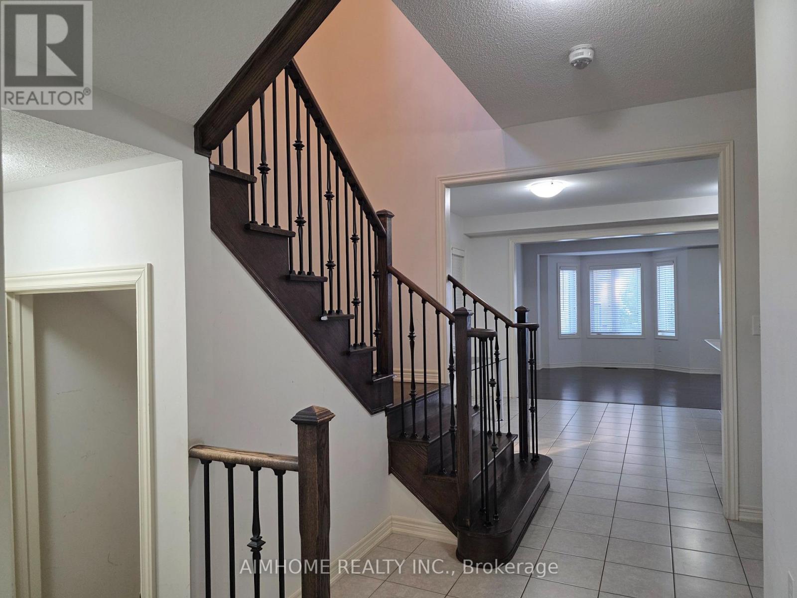 426 George Ryan Avenue, Oakville, Ontario  L6H 0S2 - Photo 6 - W12362573