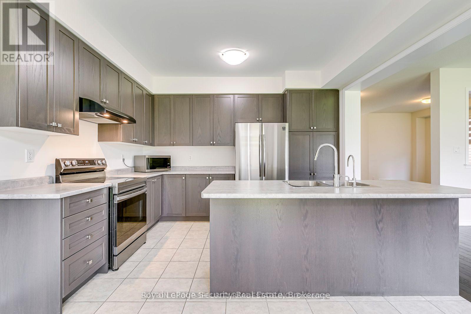 30 Witteveen Drive, Brantford, Ontario  N3T 0S3 - Photo 13 - X12362475