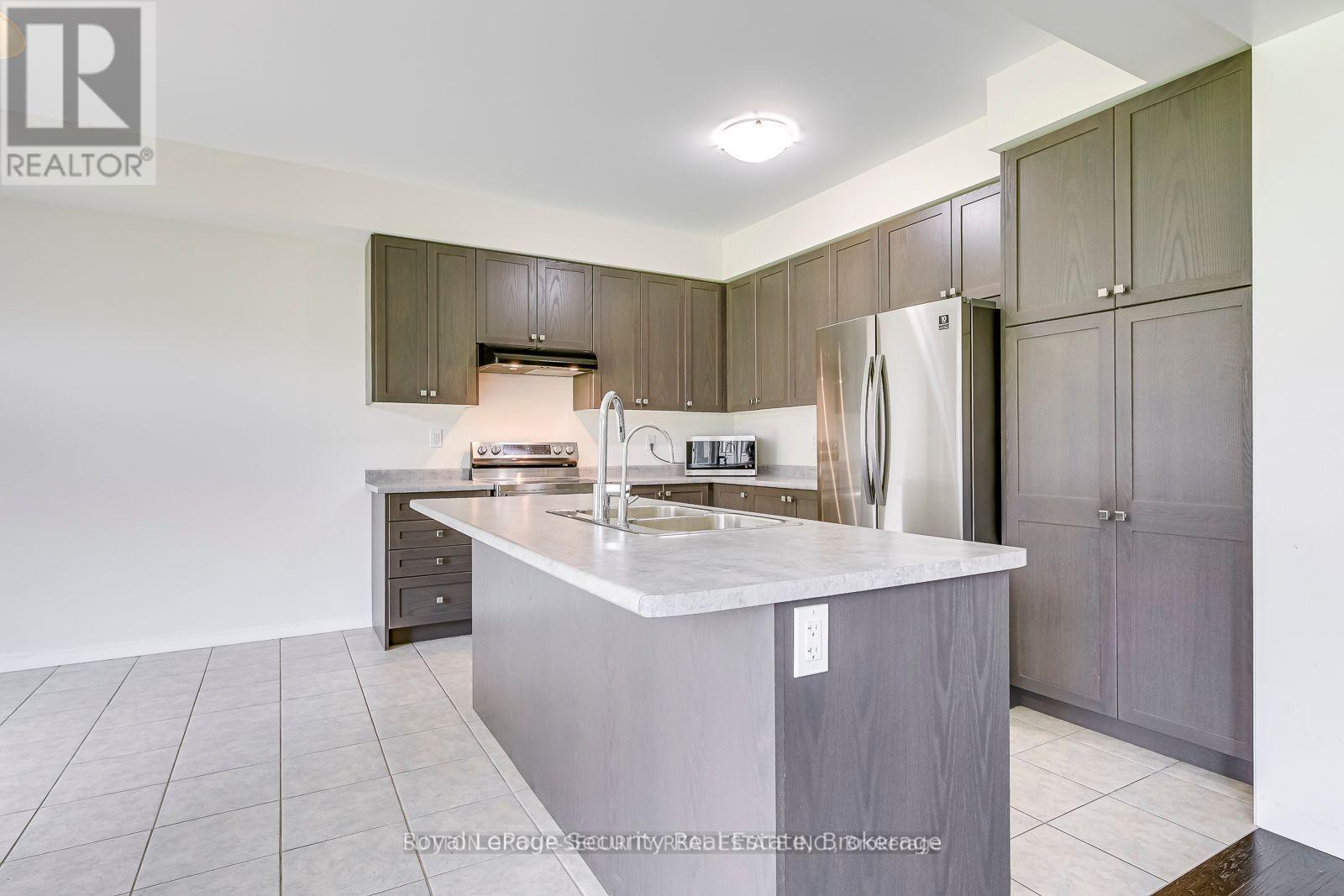 30 Witteveen Drive, Brantford, Ontario  N3T 0S3 - Photo 14 - X12362475
