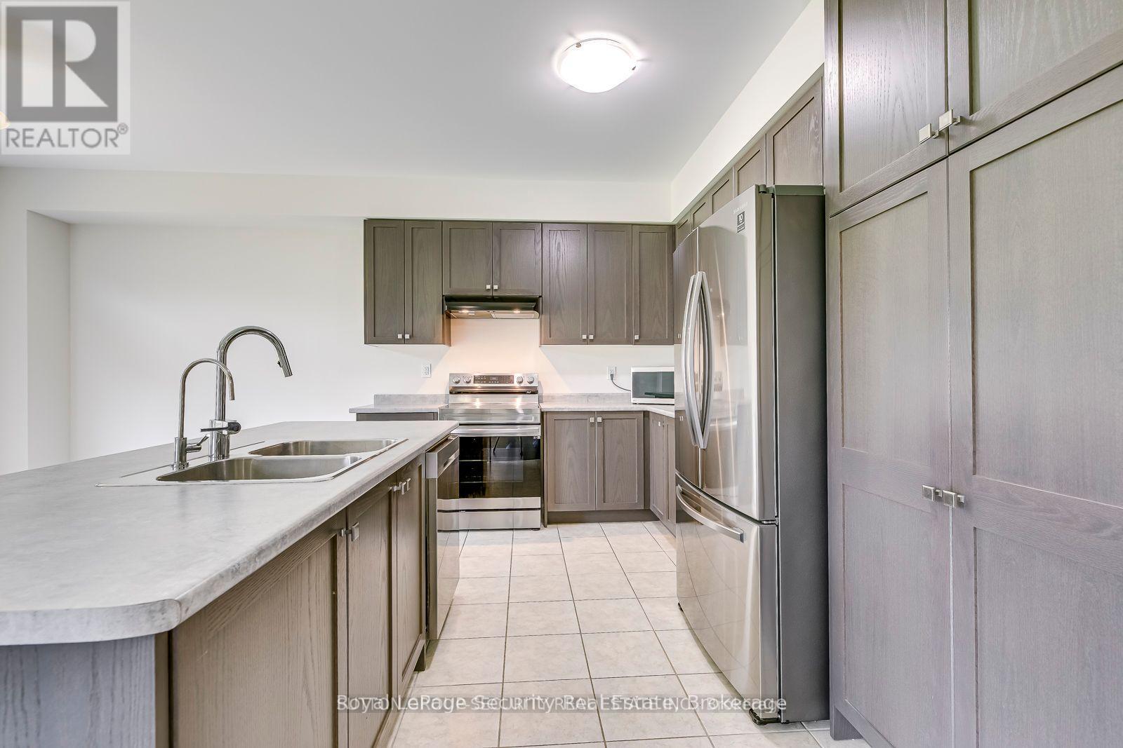30 Witteveen Drive, Brantford, Ontario  N3T 0S3 - Photo 15 - X12362475