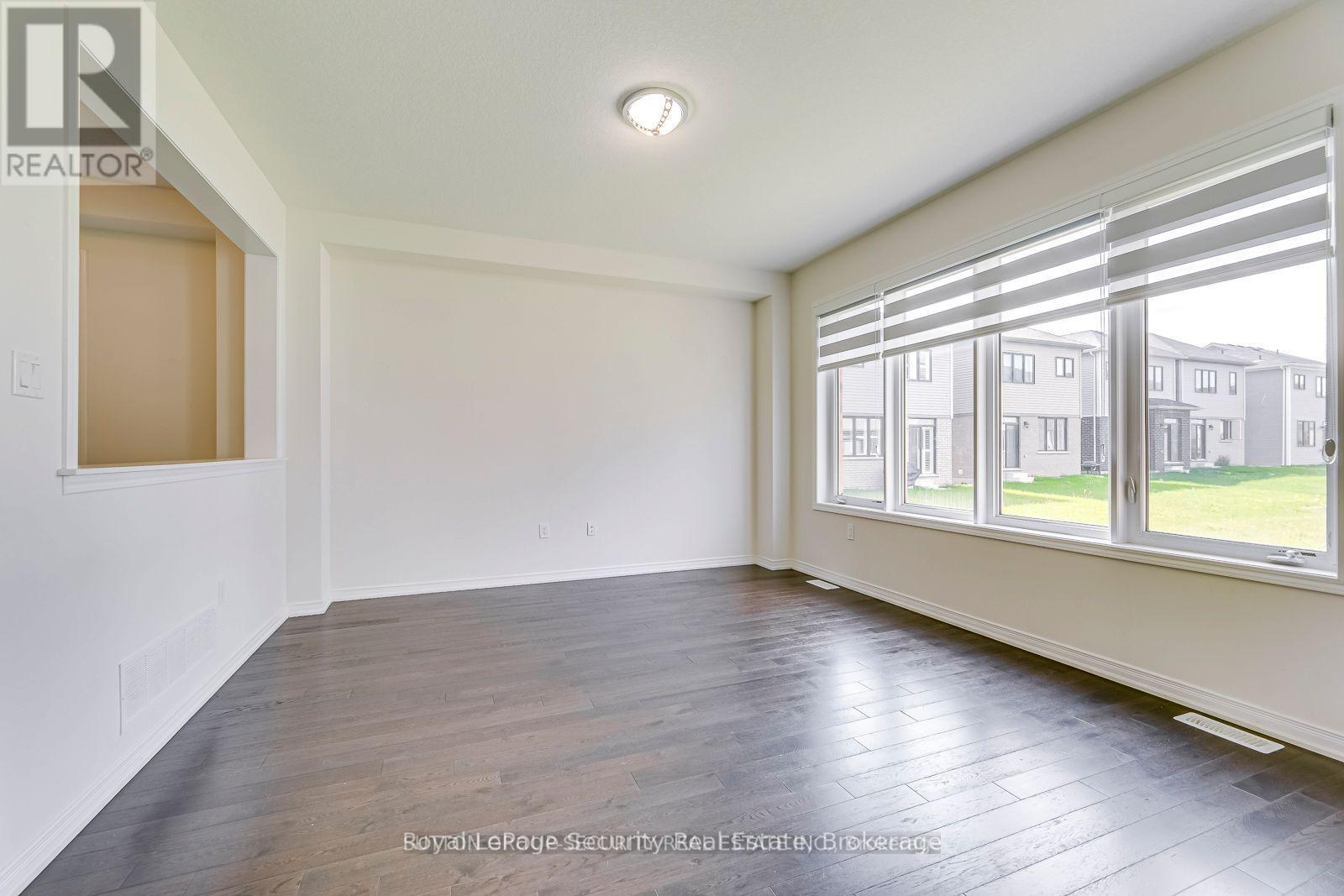 30 Witteveen Drive, Brantford, Ontario  N3T 0S3 - Photo 9 - X12362475