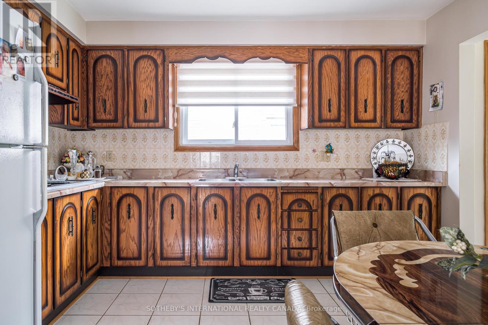 87 Bridlewood Drive, Welland, Ontario  L3C 6H3 - Photo 9 - X12362493