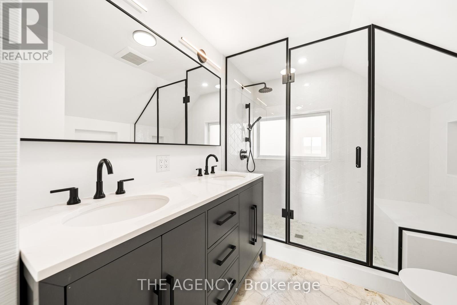11 Fifth Street, Kawartha Lakes, Ontario  K0M 1L0 - Photo 10 - X12362505