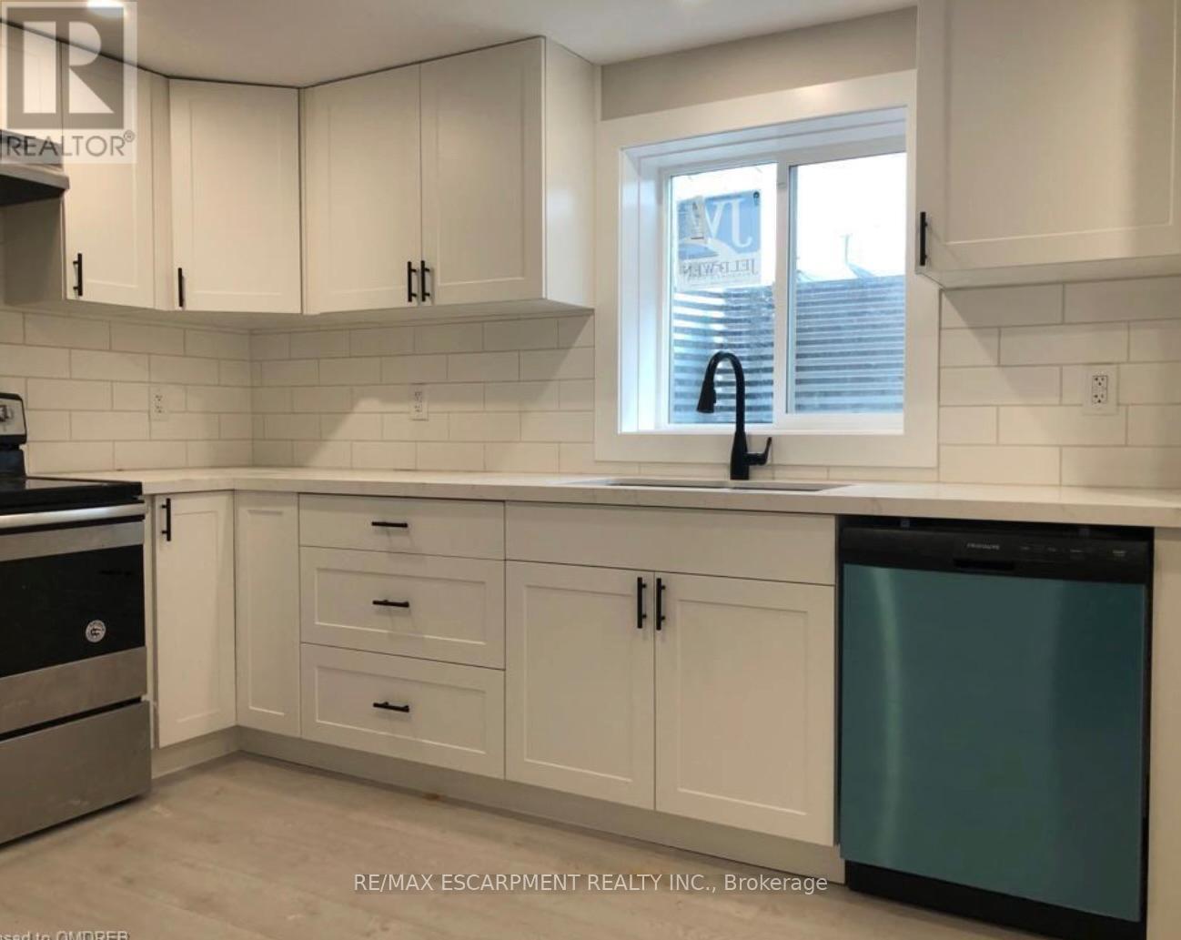Lower - 7 Chalmers Street, St. Catharines, Ontario  L2M 5C7 - Photo 3 - X12362603