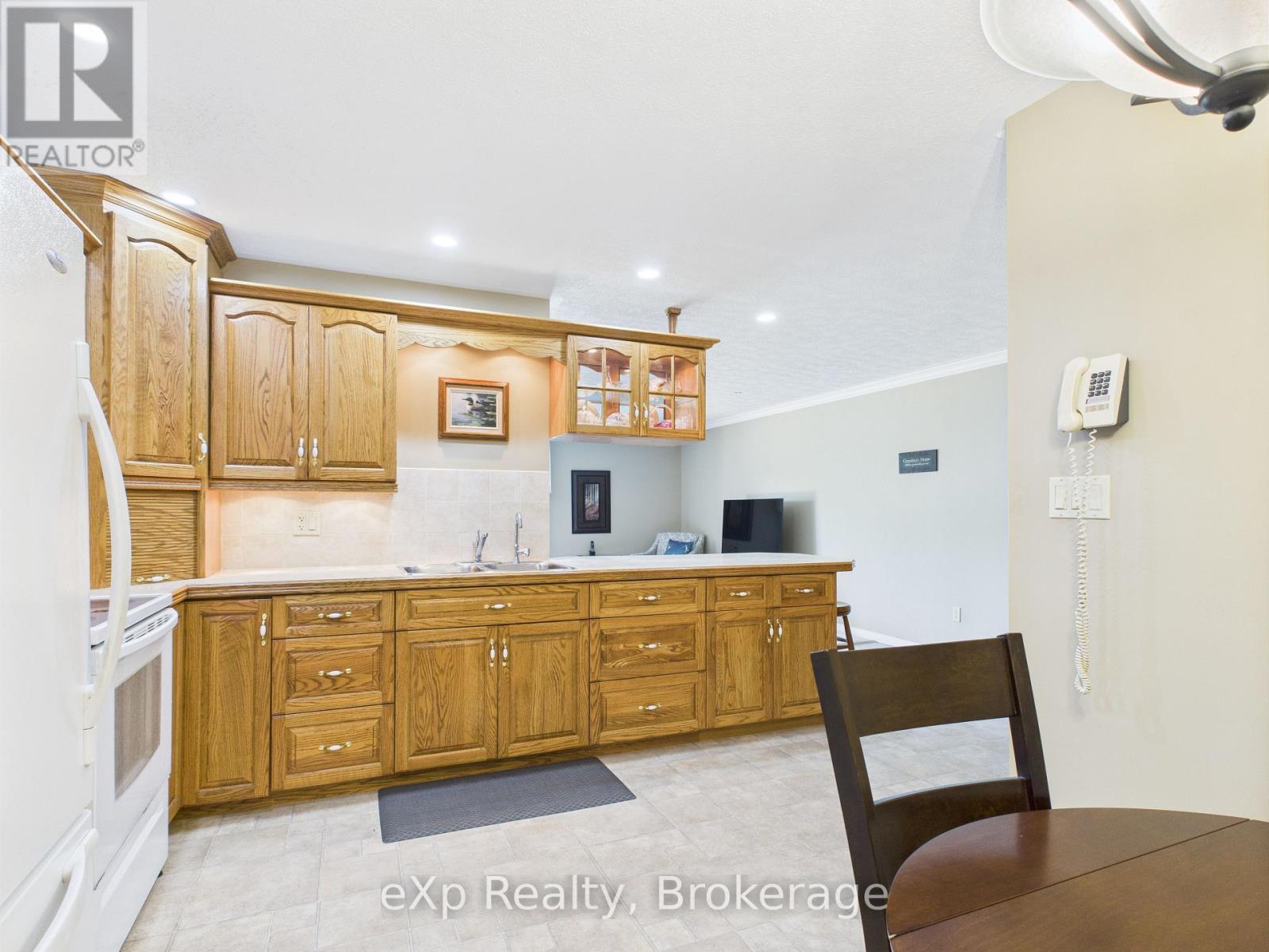 202 - 85 William Street N, Brockton, Ontario  N0G 2V0 - Photo 6 - X12352816