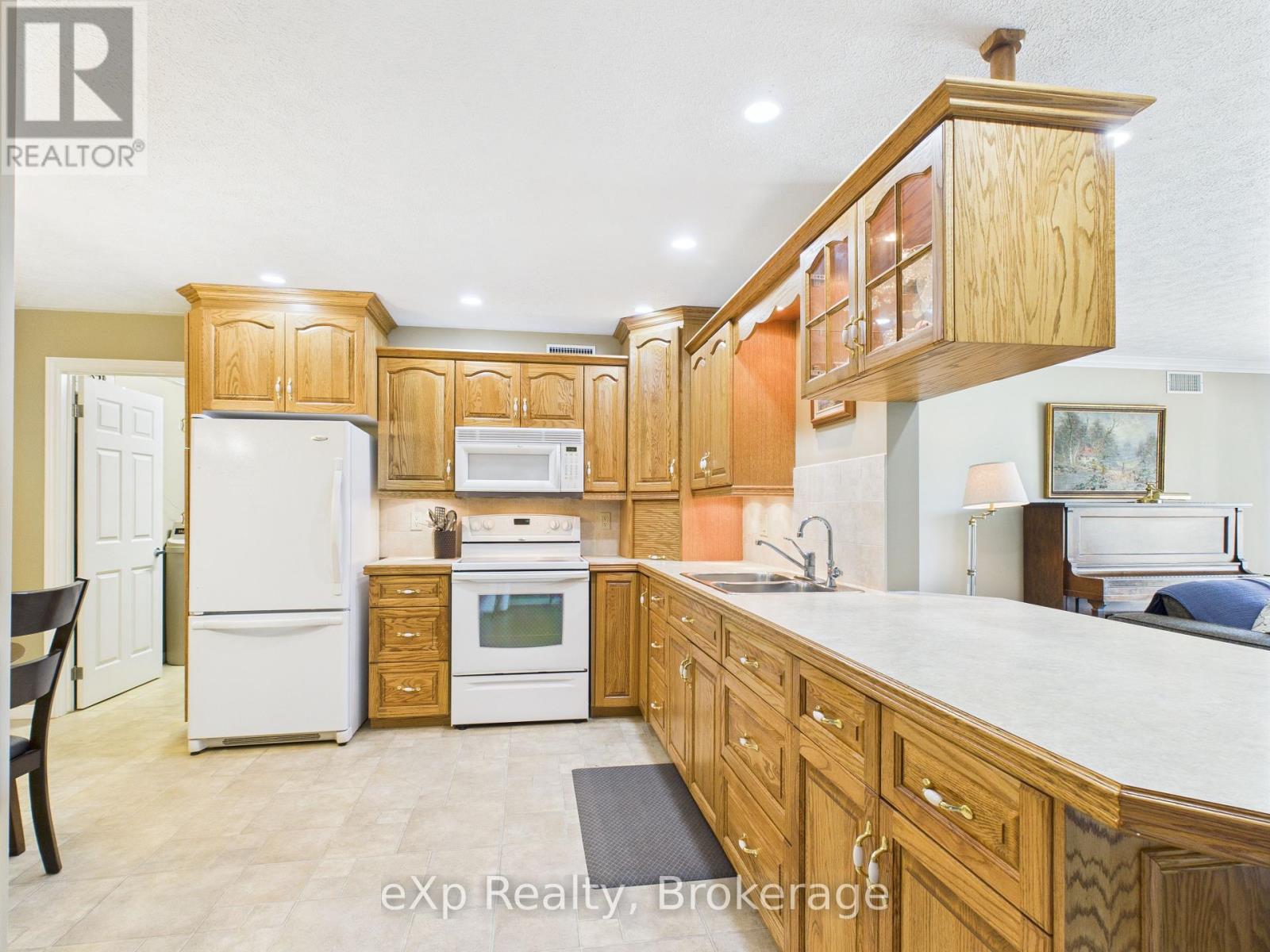 202 - 85 William Street N, Brockton, Ontario  N0G 2V0 - Photo 7 - X12352816