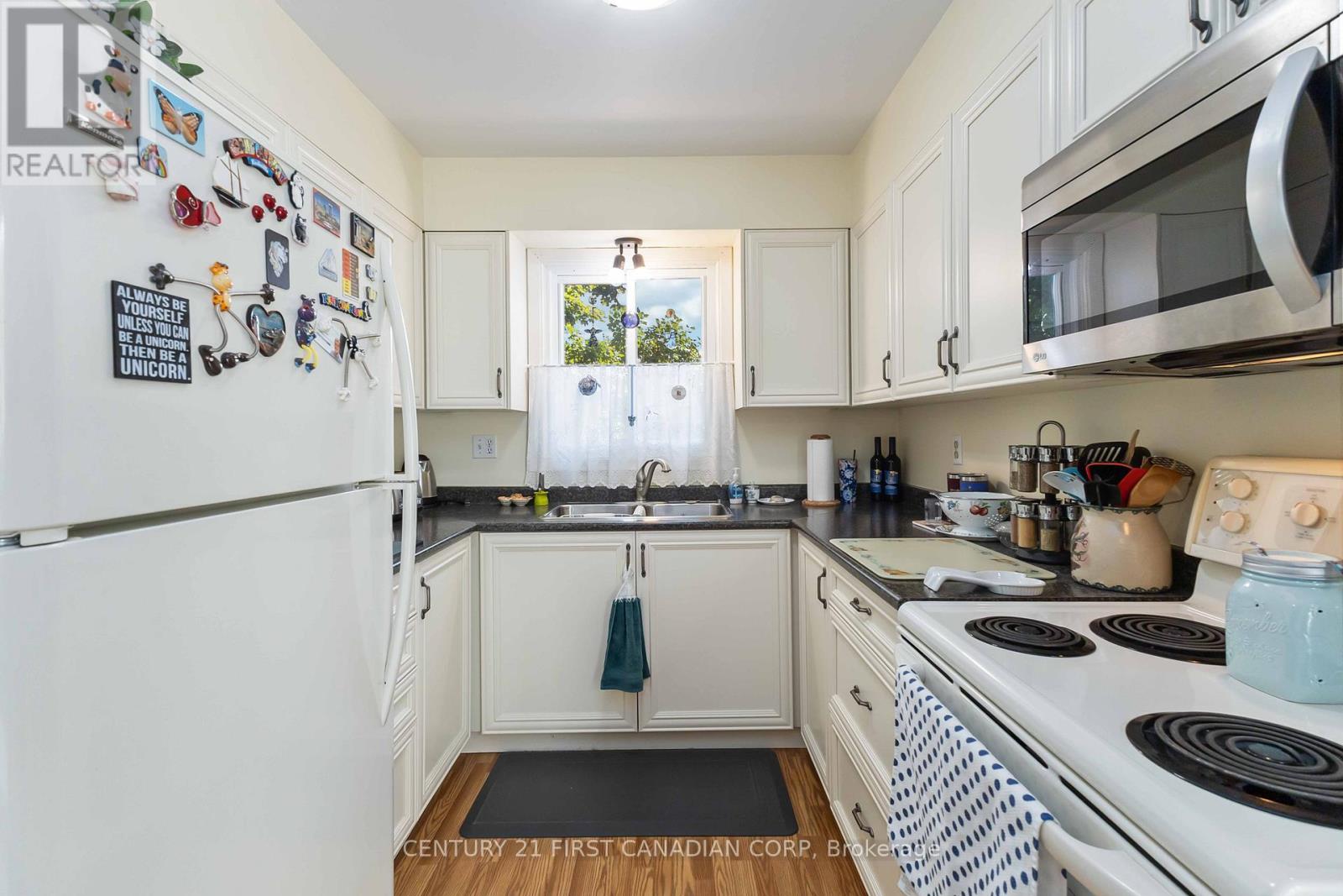 71 Golfdale Crescent, London South, Ontario  N6C 5P3 - Photo 8 - X12362709