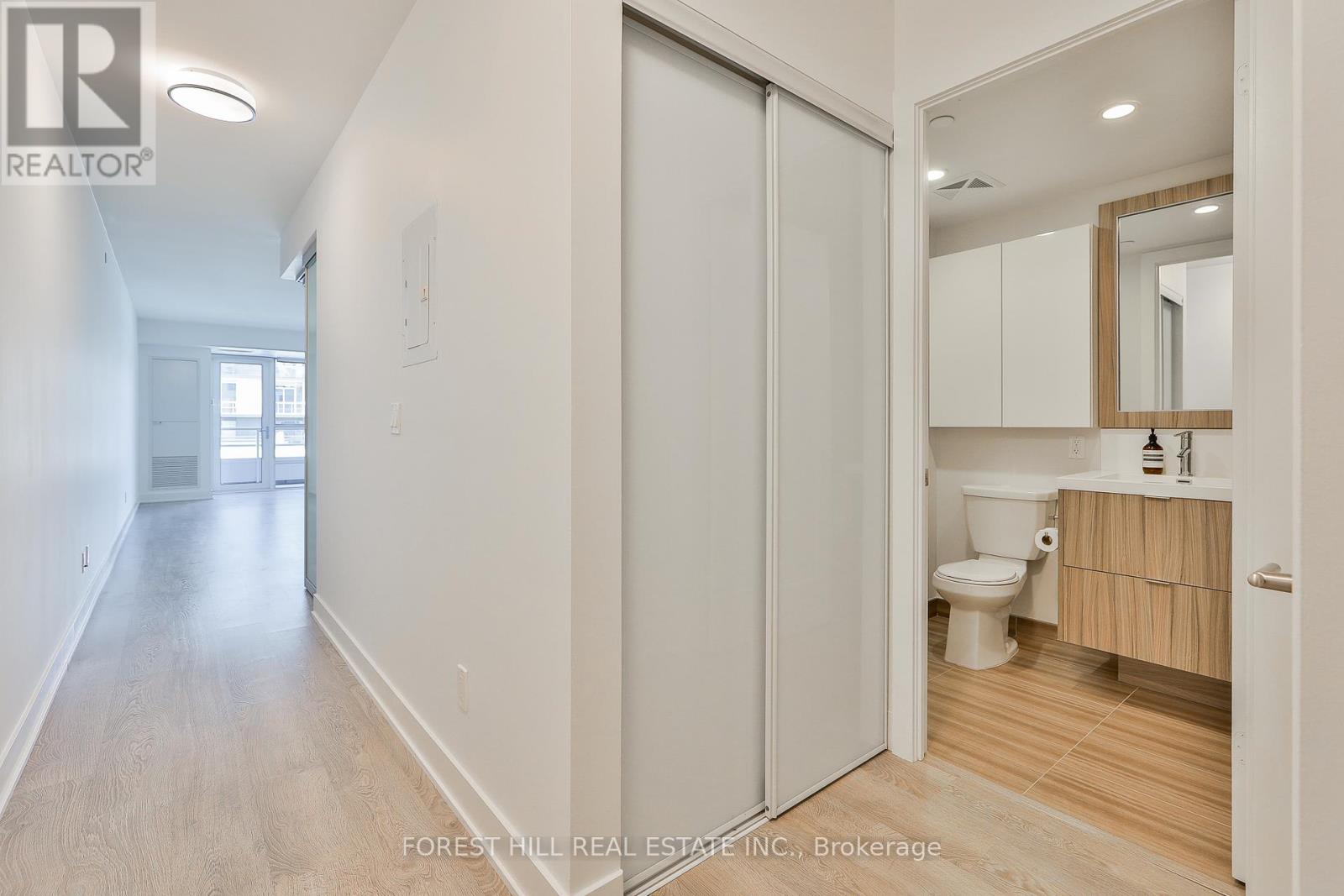 404 - 38 Cameron Street, Toronto, Ontario  M5T 0C3 - Photo 4 - C12362627