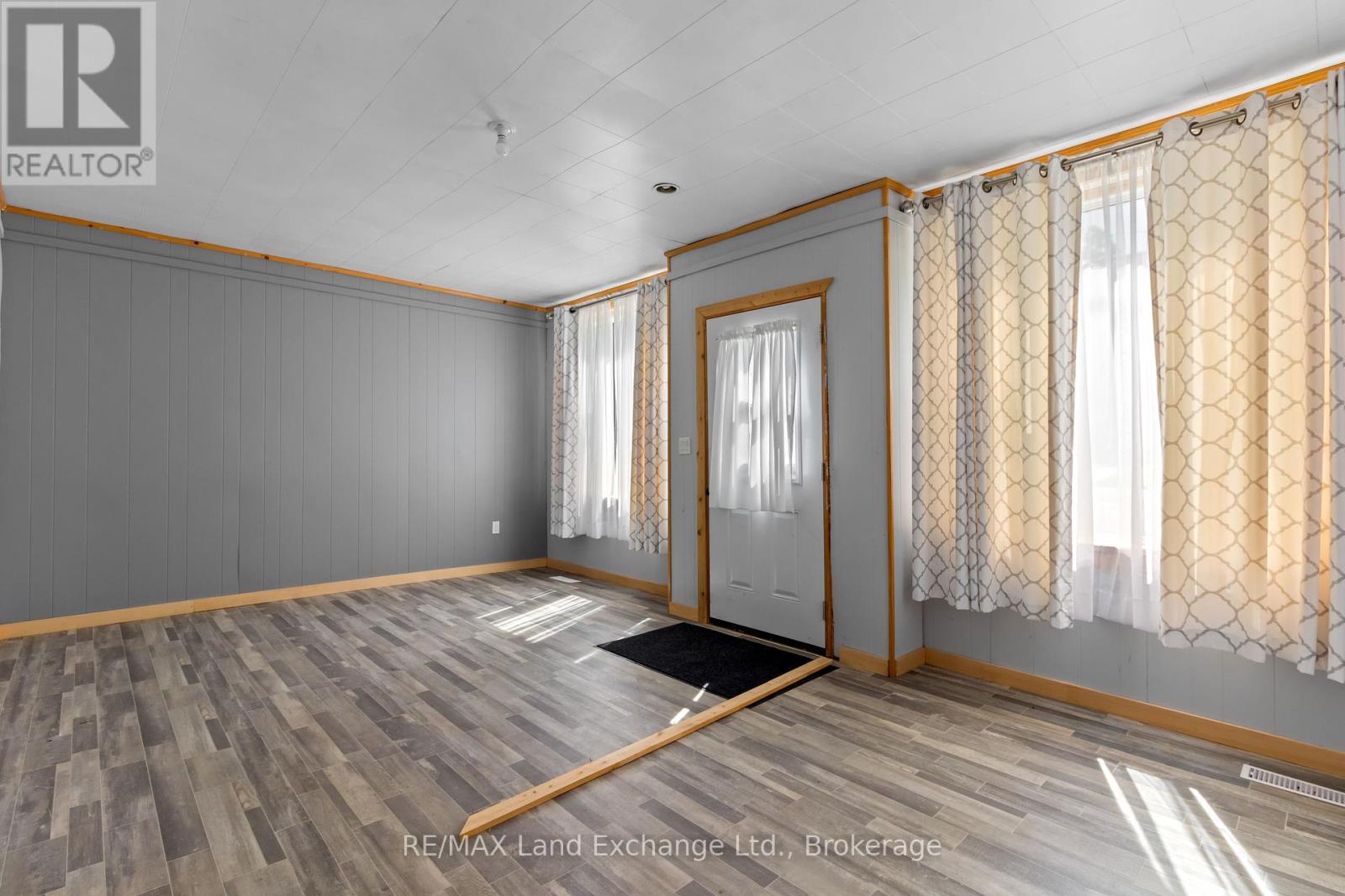 16 6 Concession, Brockton, Ontario  N0G 1K0 - Photo 10 - X12362792