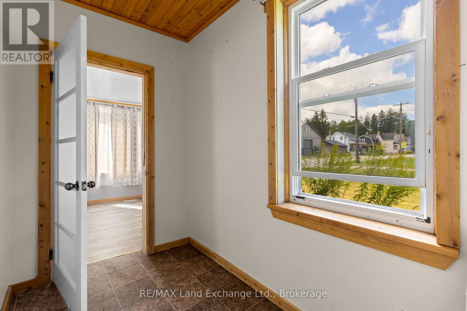 16 6 Concession, Brockton, Ontario  N0G 1K0 - Photo 11 - X12362792