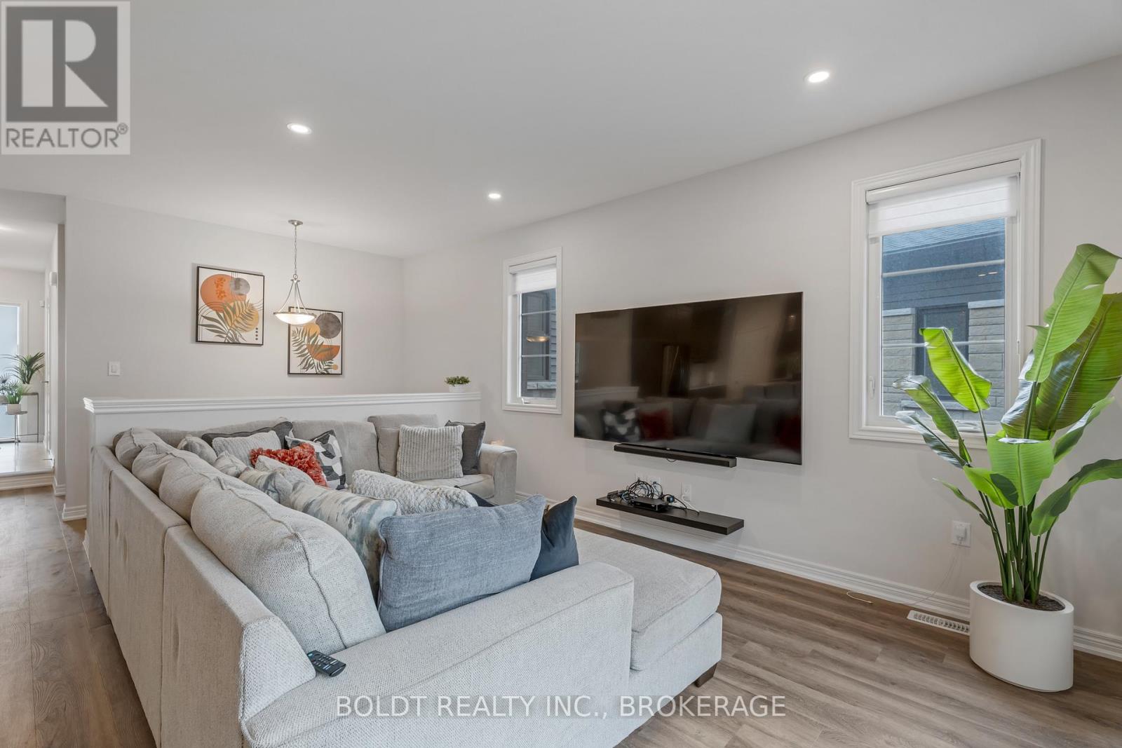 80 Summersides Boulevard, Pelham, Ontario  L0S 1E6 - Photo 17 - X12362768