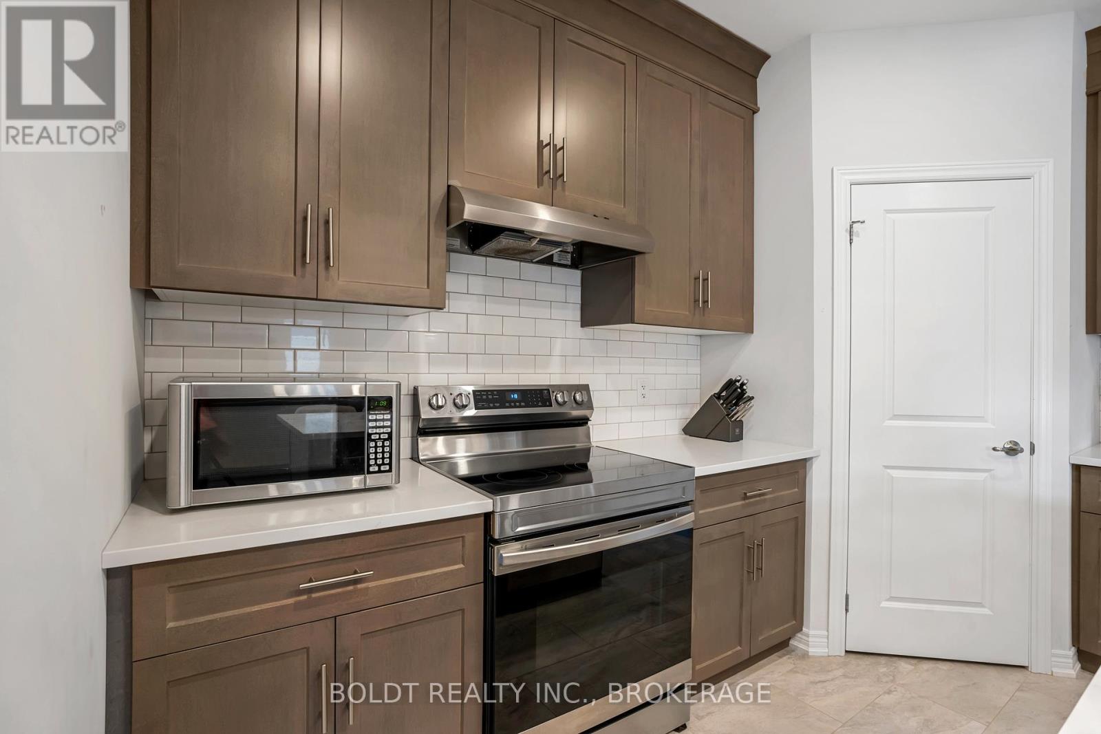 80 Summersides Boulevard, Pelham, Ontario  L0S 1E6 - Photo 22 - X12362768