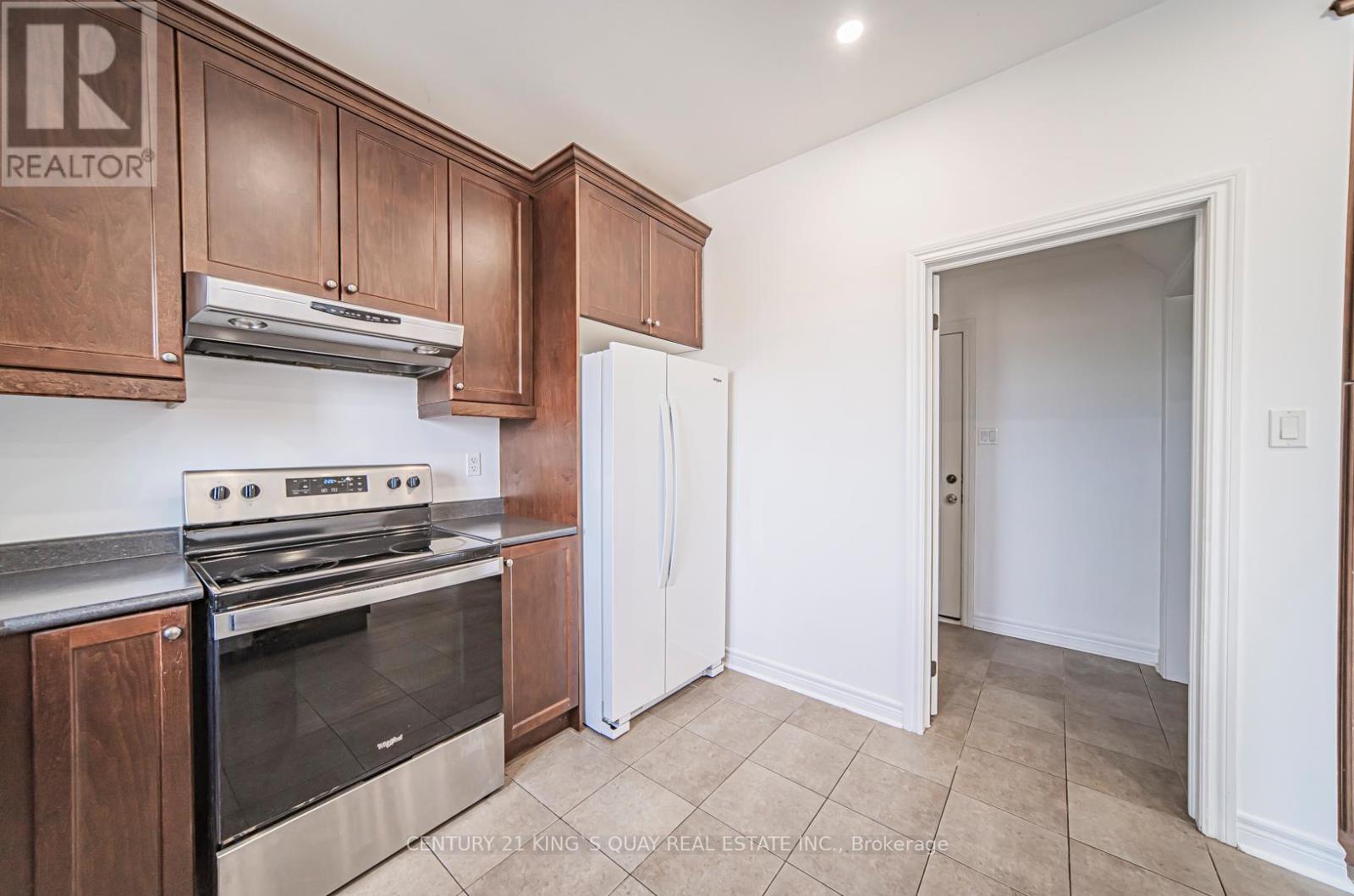 220 Karl Rose Trail, Newmarket, Ontario  L3X 3J3 - Photo 14 - N12362659