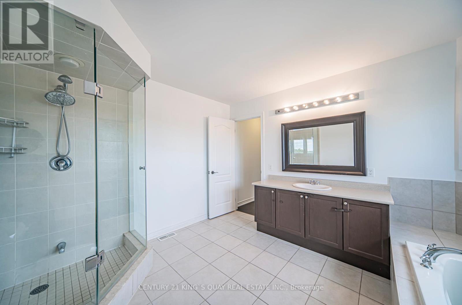 220 Karl Rose Trail, Newmarket, Ontario  L3X 3J3 - Photo 22 - N12362659