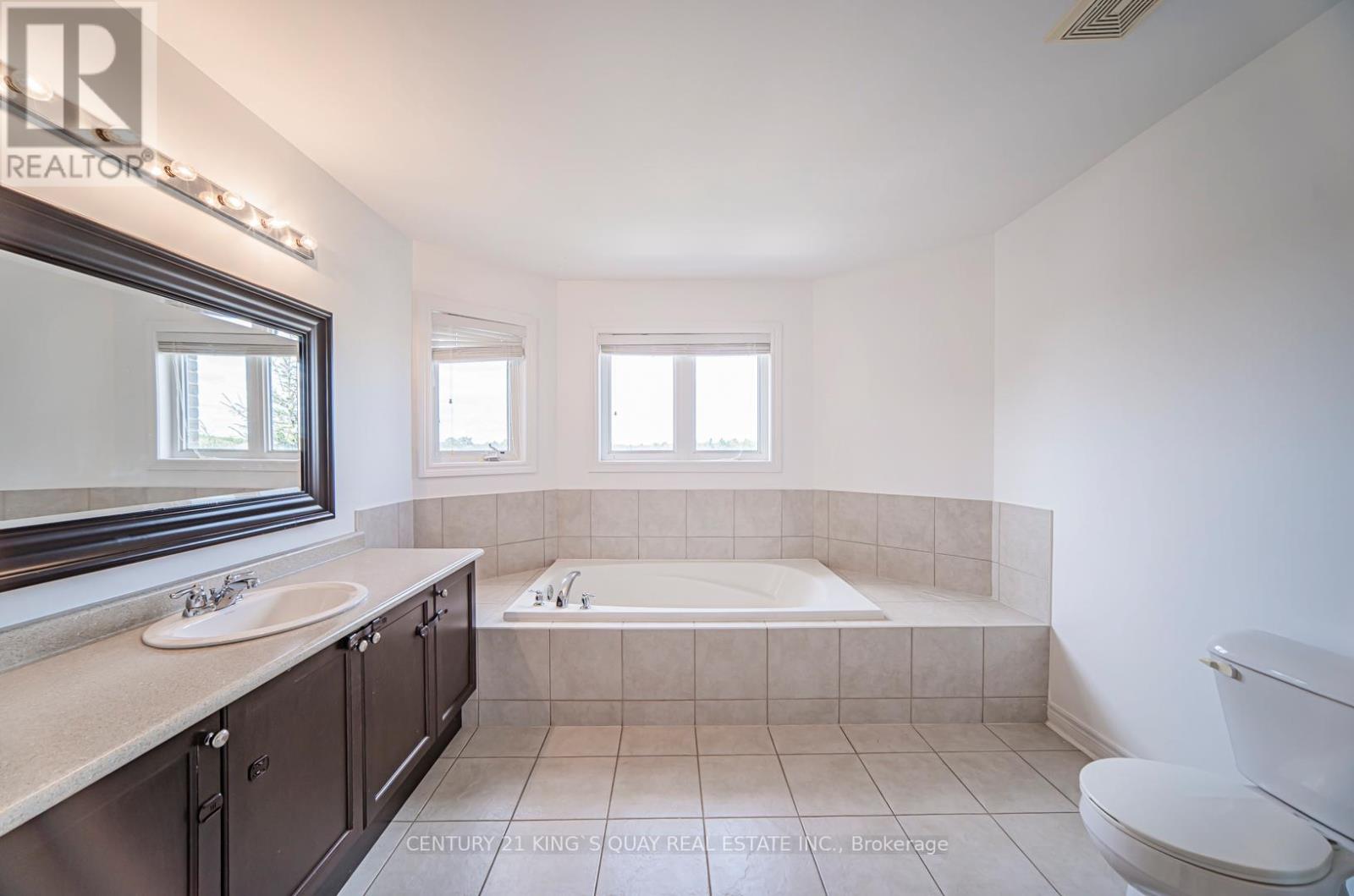 220 Karl Rose Trail, Newmarket, Ontario  L3X 3J3 - Photo 24 - N12362659