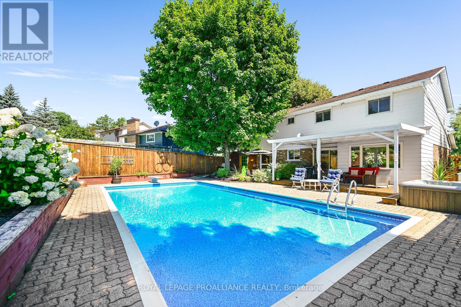 1346 Briarwood Drive, Brockville, Ontario  K6V 6E4 - Photo 37 - X12362748