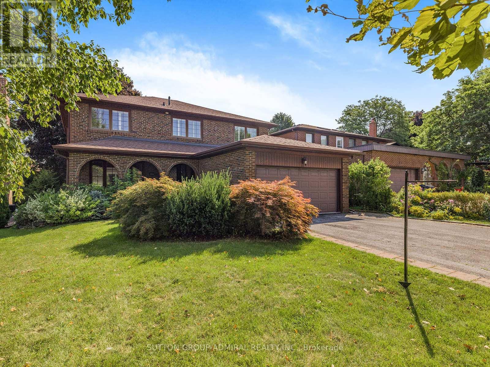 19 NEVADA AVENUE, Toronto, Ontario