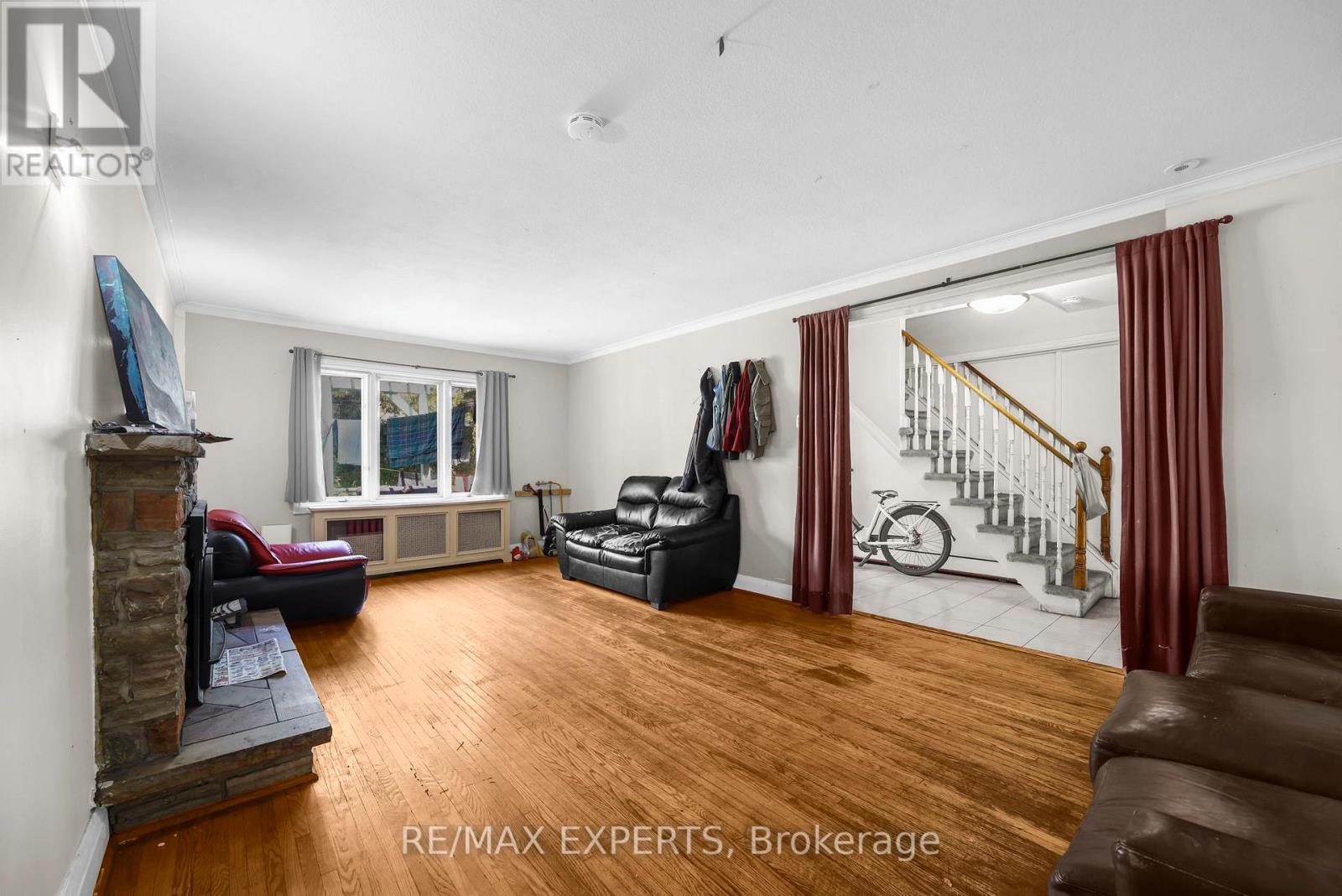 16 Bellehaven Crescent, Toronto, Ontario  M1M 1H3 - Photo 3 - E12362774