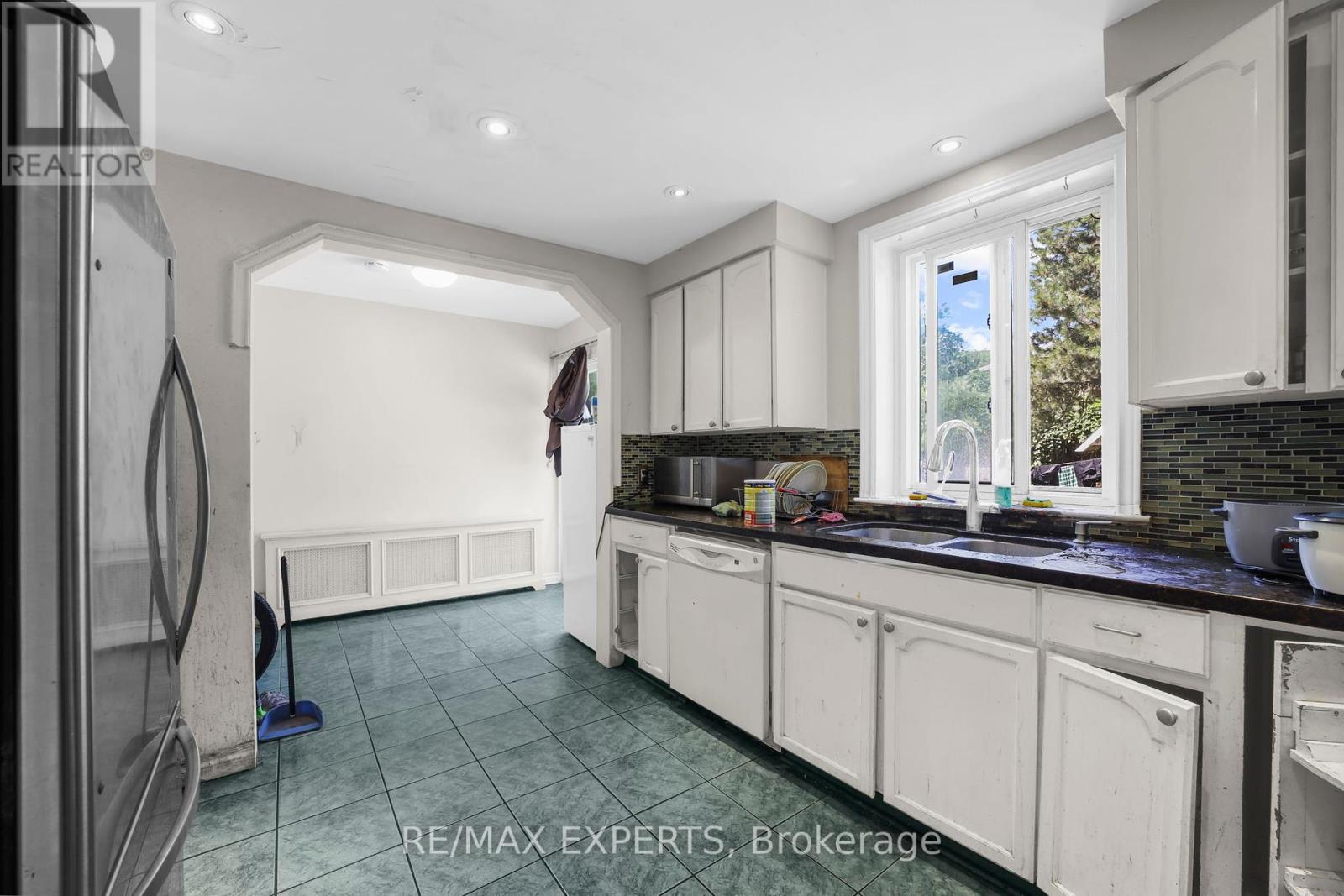 16 Bellehaven Crescent, Toronto, Ontario  M1M 1H3 - Photo 6 - E12362774