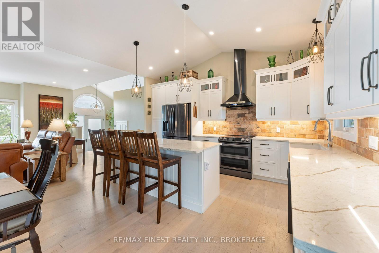3266 Harrowsmith Road, Frontenac (Frontenac South), Ontario  K0H 1V0 - Photo 8 - X12362811