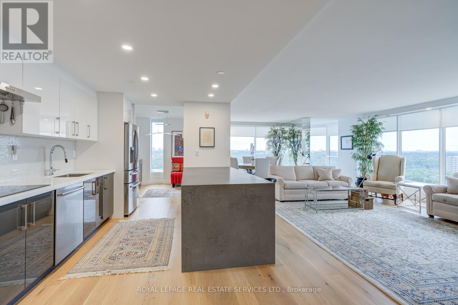 2410 - 2045 Lake Shore Boulevard W, Toronto (Mimico), Ontario  M8V 2Z6 - Photo 10 - W12362711