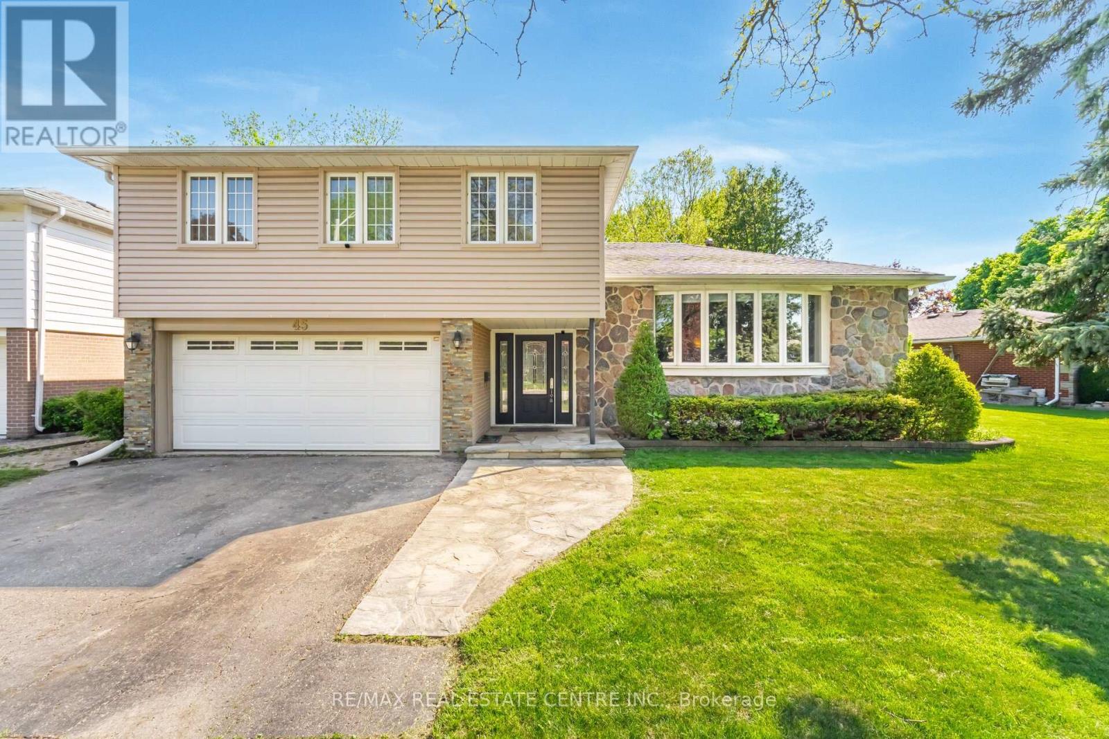 45 CORE CRESCENT, Brampton, Ontario