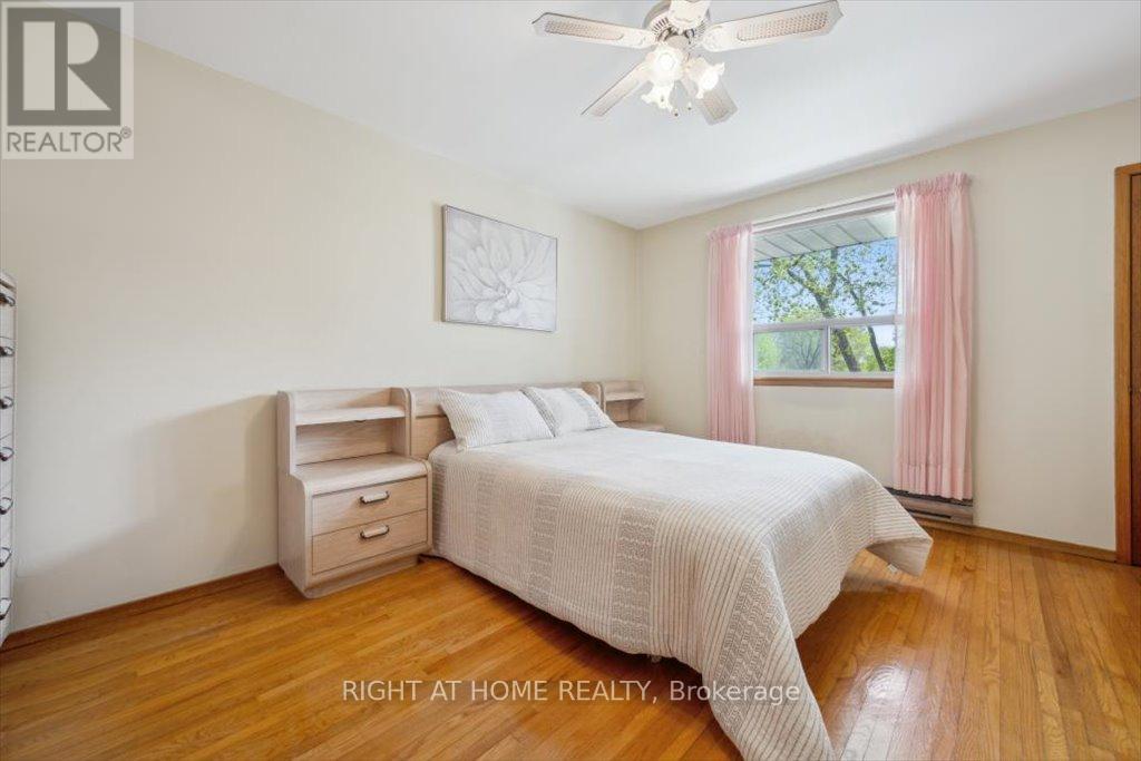 133 Prince Charles Drive, Oakville, Ontario  L6K 2E1 - Photo 11 - W12362740