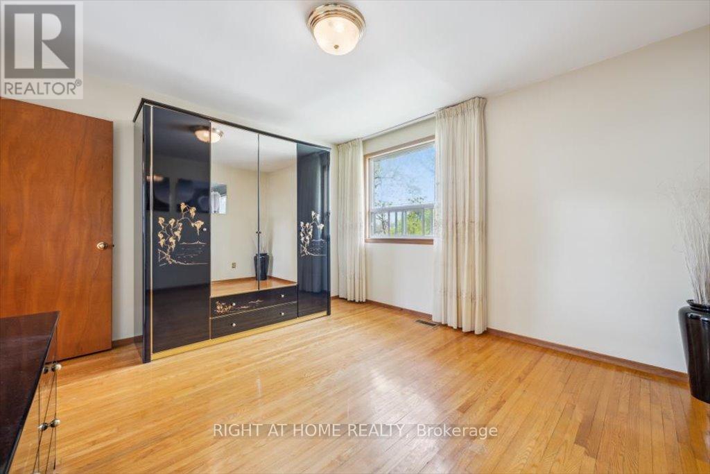 133 Prince Charles Drive, Oakville, Ontario  L6K 2E1 - Photo 15 - W12362740