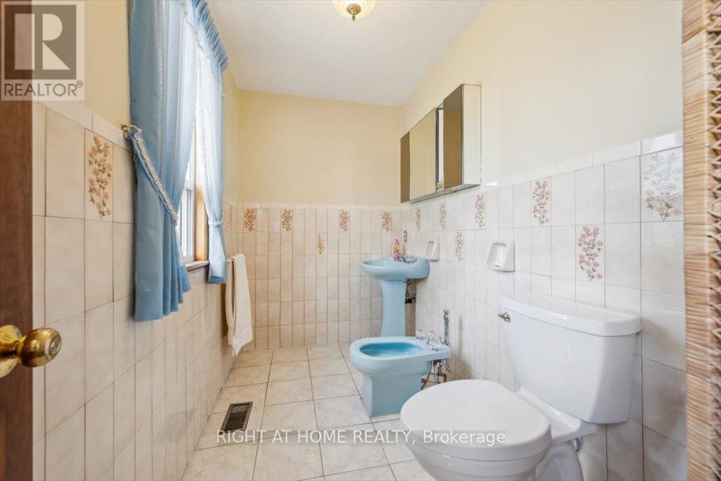 133 Prince Charles Drive, Oakville, Ontario  L6K 2E1 - Photo 16 - W12362740