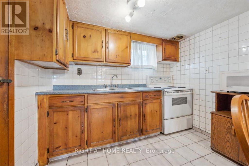 133 Prince Charles Drive, Oakville, Ontario  L6K 2E1 - Photo 19 - W12362740