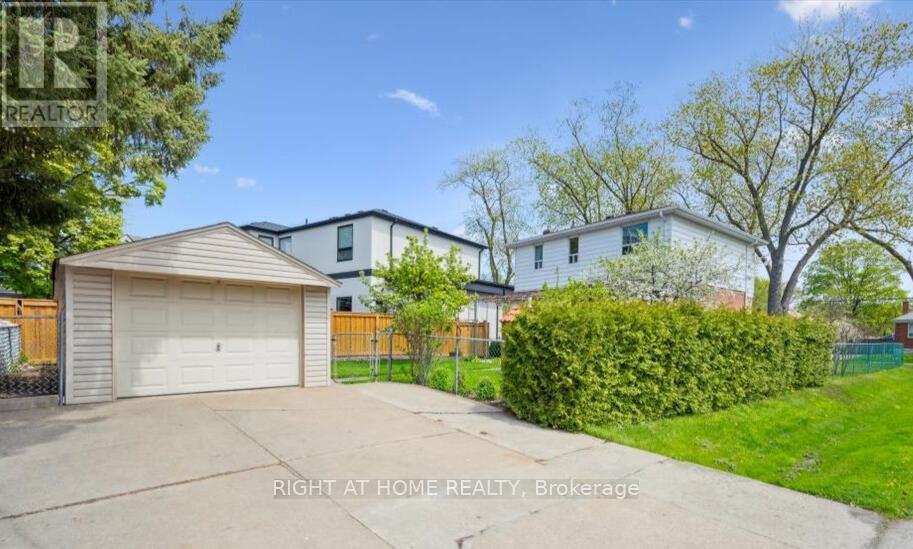 133 Prince Charles Drive, Oakville, Ontario  L6K 2E1 - Photo 27 - W12362740