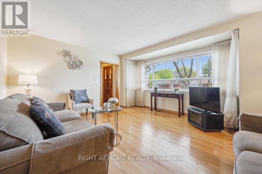 133 Prince Charles Drive, Oakville, Ontario  L6K 2E1 - Photo 6 - W12362740