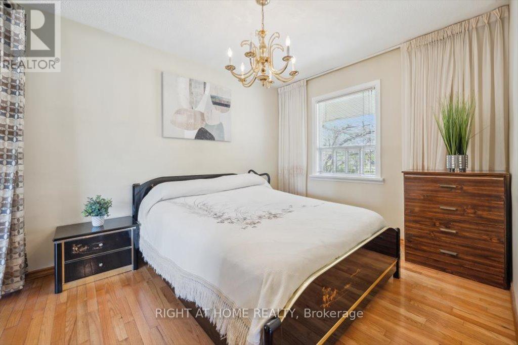133 Prince Charles Drive, Oakville, Ontario  L6K 2E1 - Photo 7 - W12362740
