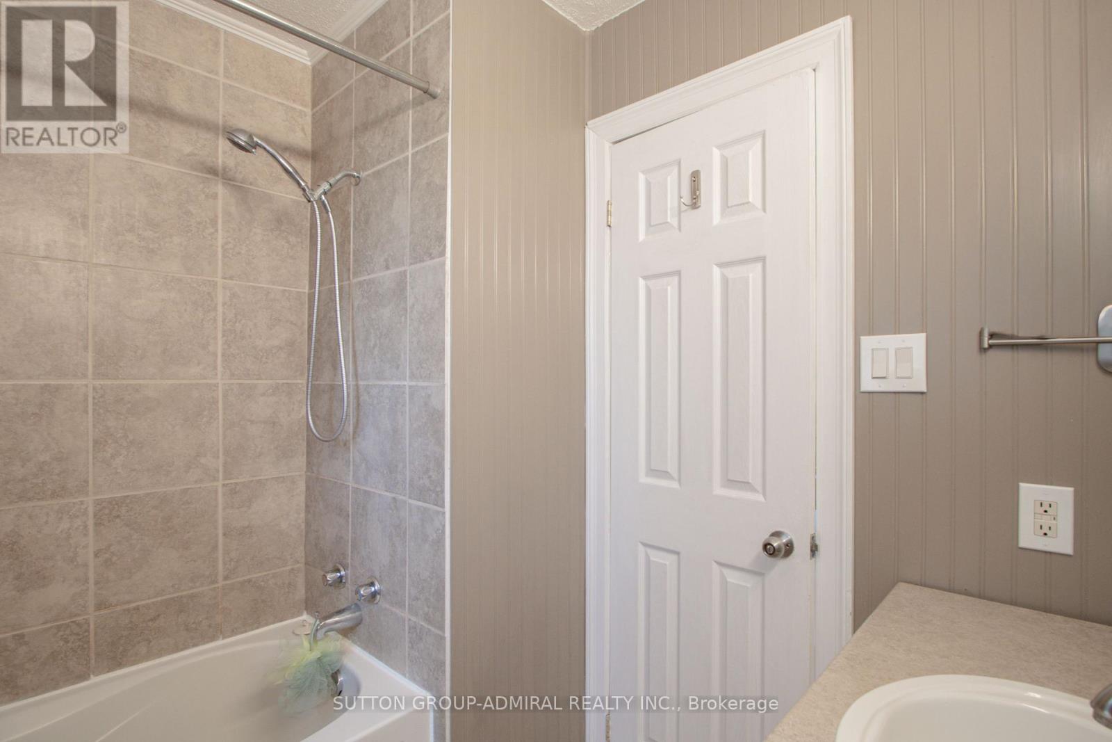59 Breckenridge Crescent, London South, Ontario  N6E 1H6 - Photo 12 - X12362694