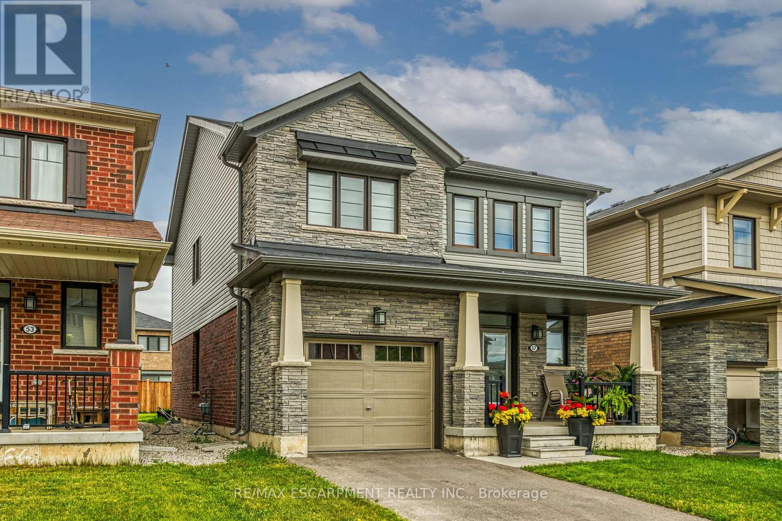 57 Queen Mary Boulevard, Hamilton, Ontario  L8J 0M4 - Photo 3 - X12362770