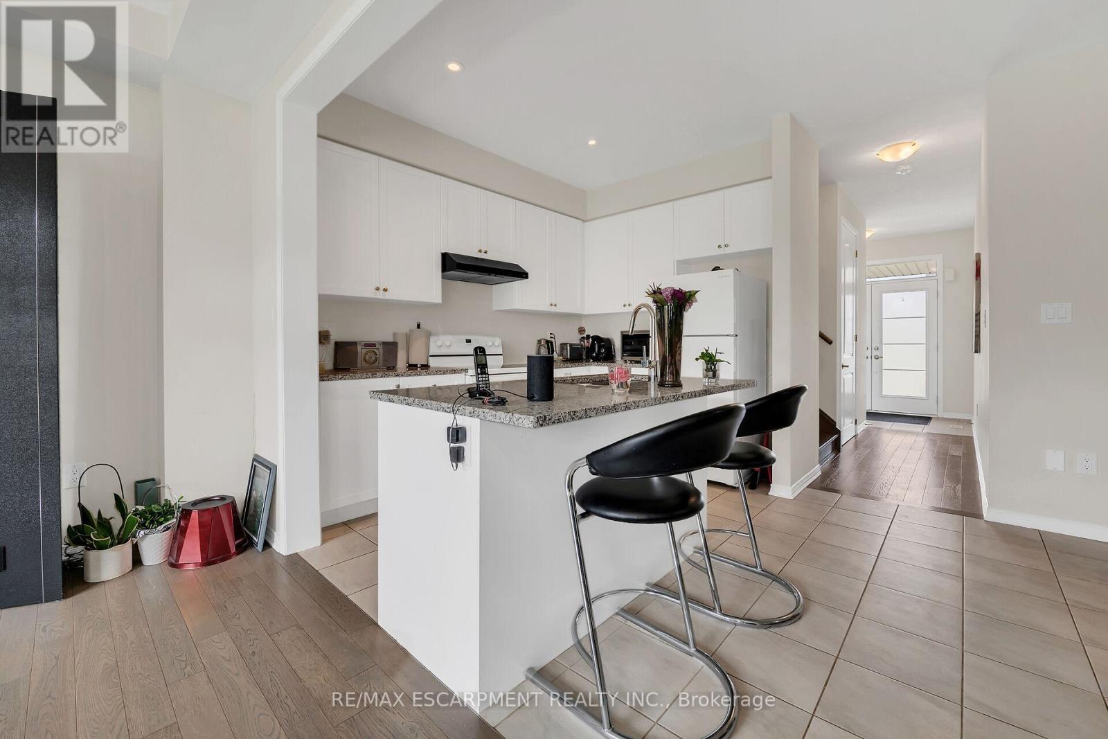 57 Queen Mary Boulevard, Hamilton, Ontario  L8J 0M4 - Photo 7 - X12362770