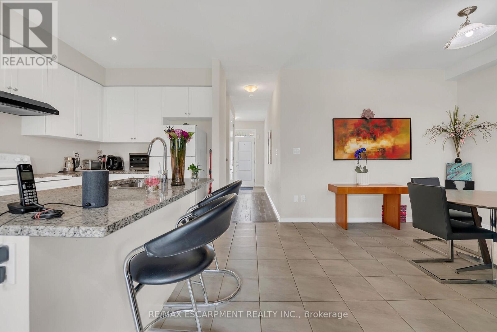 57 Queen Mary Boulevard, Hamilton, Ontario  L8J 0M4 - Photo 8 - X12362770