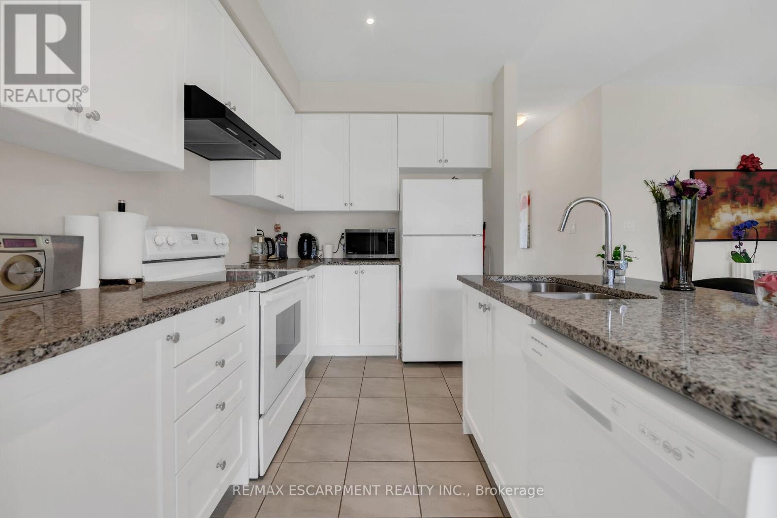 57 Queen Mary Boulevard, Hamilton, Ontario  L8J 0M4 - Photo 9 - X12362770