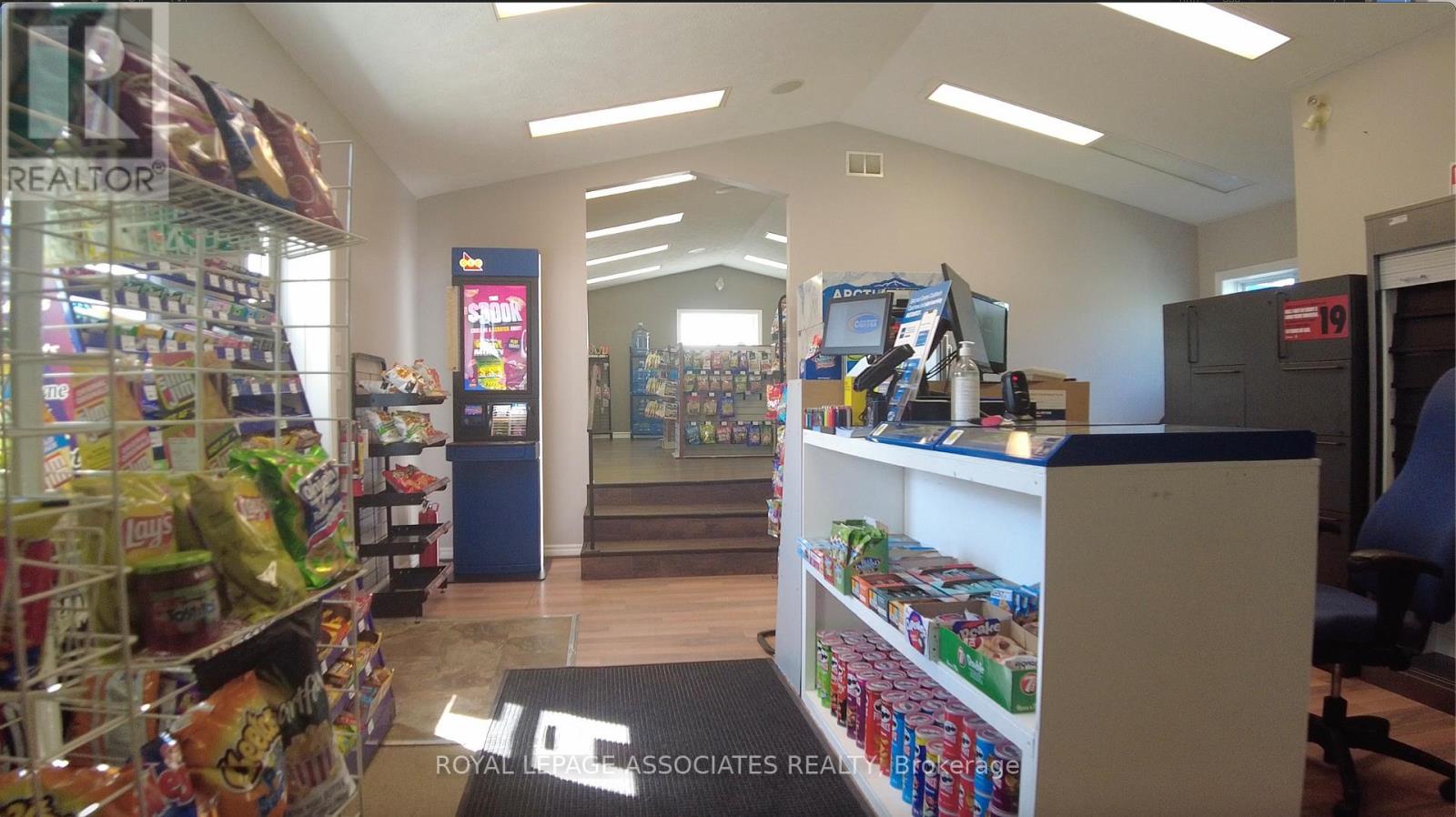 4845 Bruce County Road 3, Saugeen Shores, Ontario  N0H 2C0 - Photo 14 - X12362786