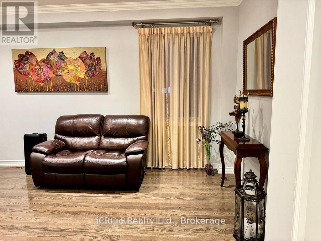 27 Tysonville Circle, Brampton, Ontario  L7A 4A6 - Photo 6 - W12362589