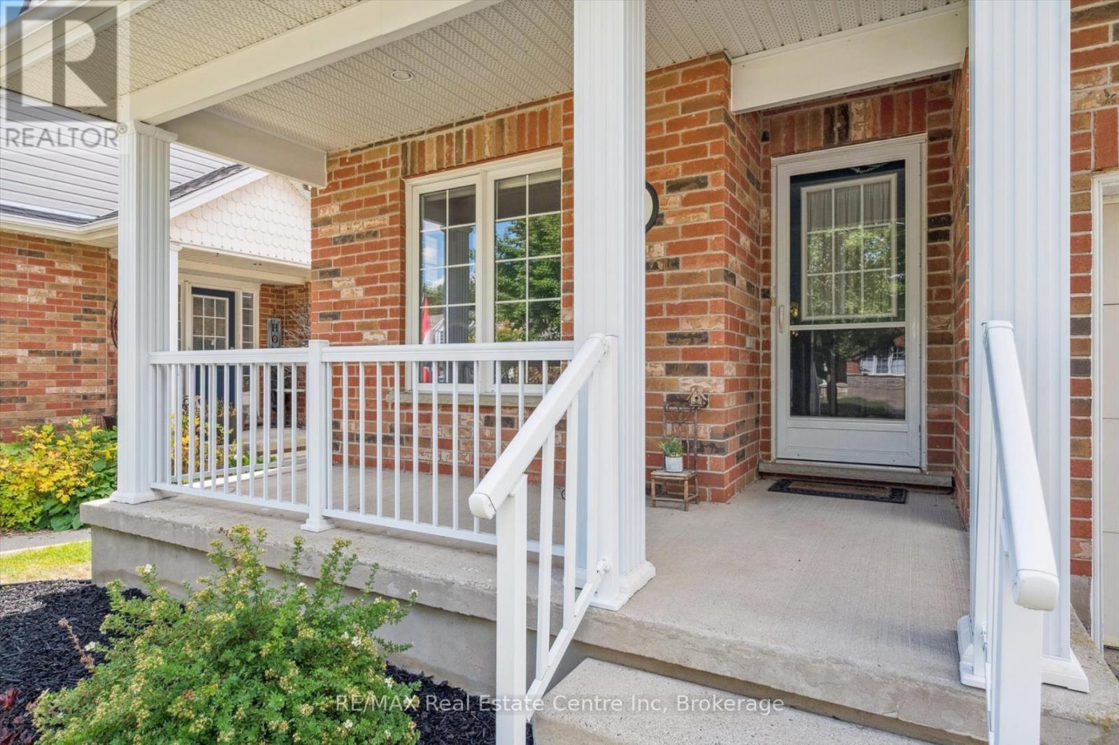 Property at 98 SCHRODER CRESCENT image 2