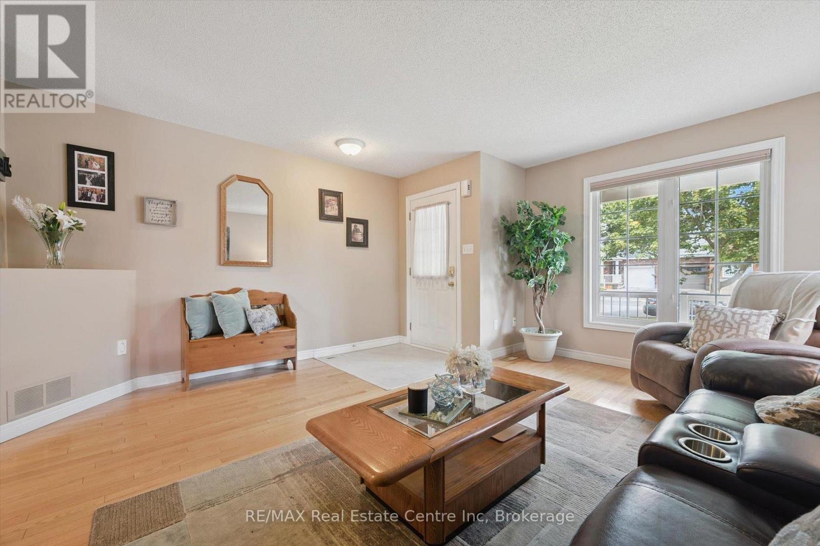 Property at 98 SCHRODER CRESCENT image 4