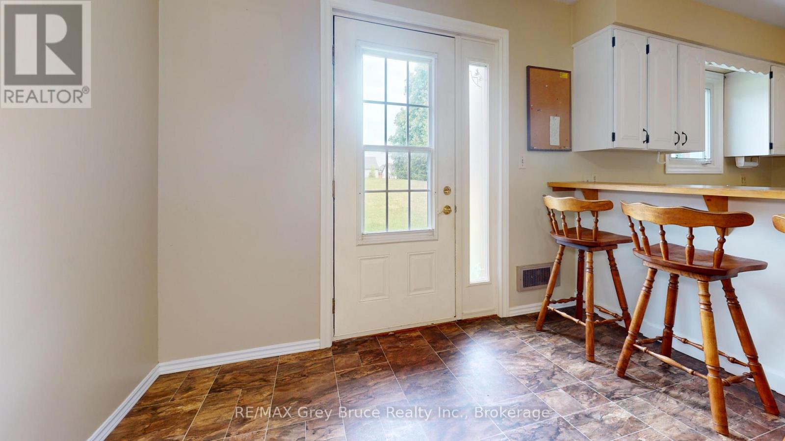 82 Brook Street W, Arran-Elderslie, Ontario  N0H 2N0 - Photo 10 - X12362858