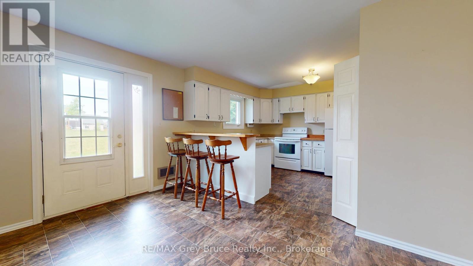 82 Brook Street W, Arran-Elderslie, Ontario  N0H 2N0 - Photo 8 - X12362858