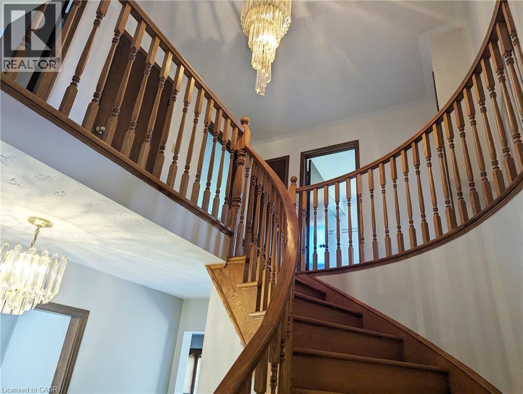 47 Republic Avenue, Hamilton, Ontario  L9B 2G6 - Photo 3 - 40762984