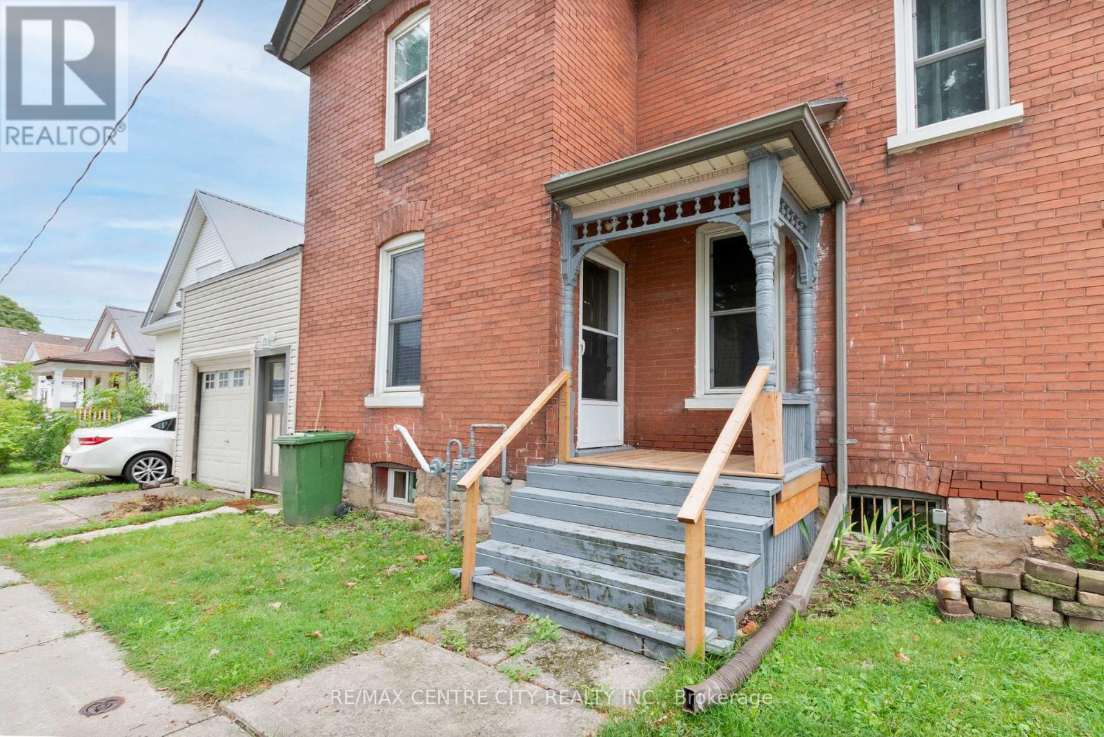 79 Scott Street, St. Thomas, Ontario  N5P 1L1 - Photo 34 - X12360337
