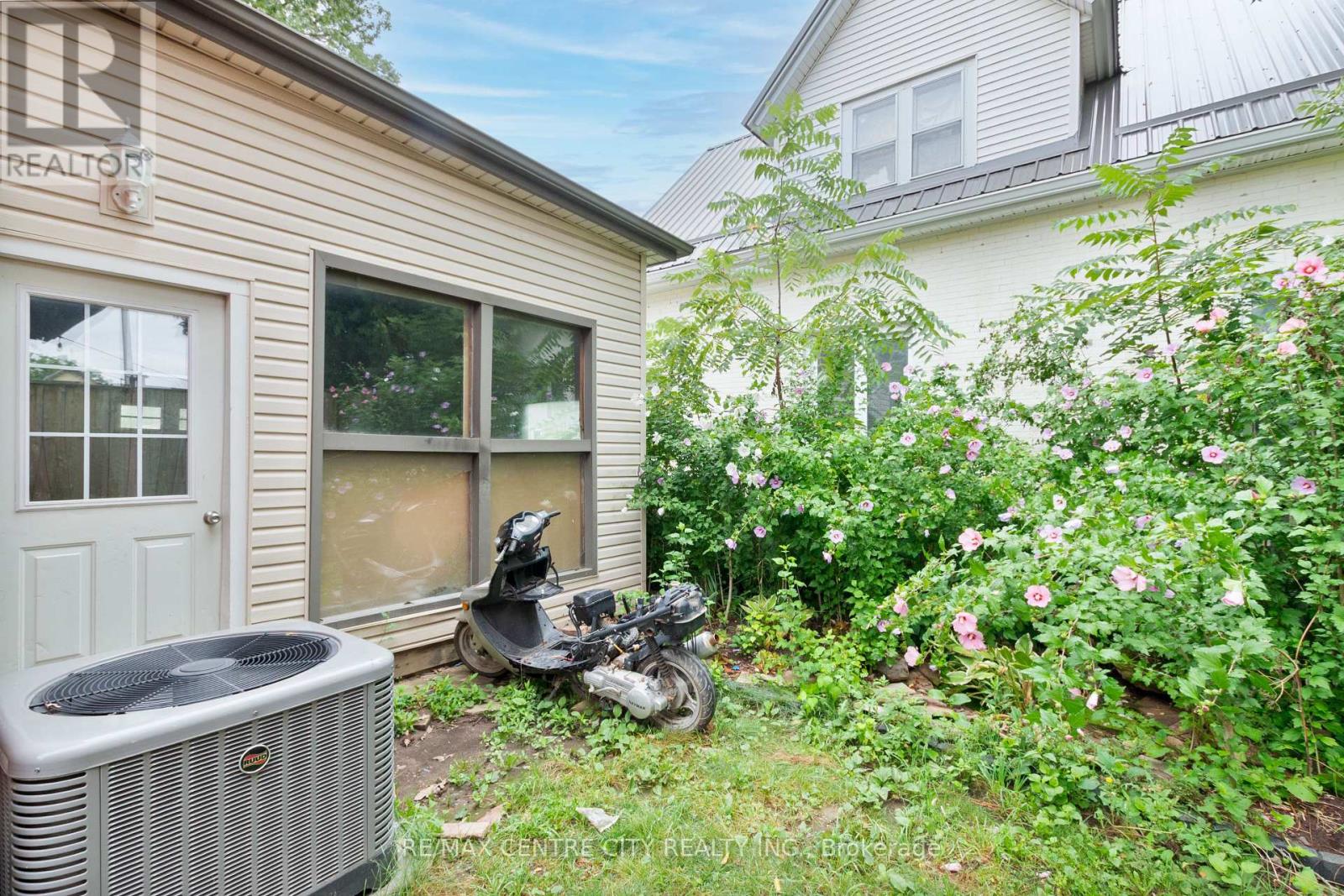 79 Scott Street, St. Thomas, Ontario  N5P 1L1 - Photo 33 - X12360337