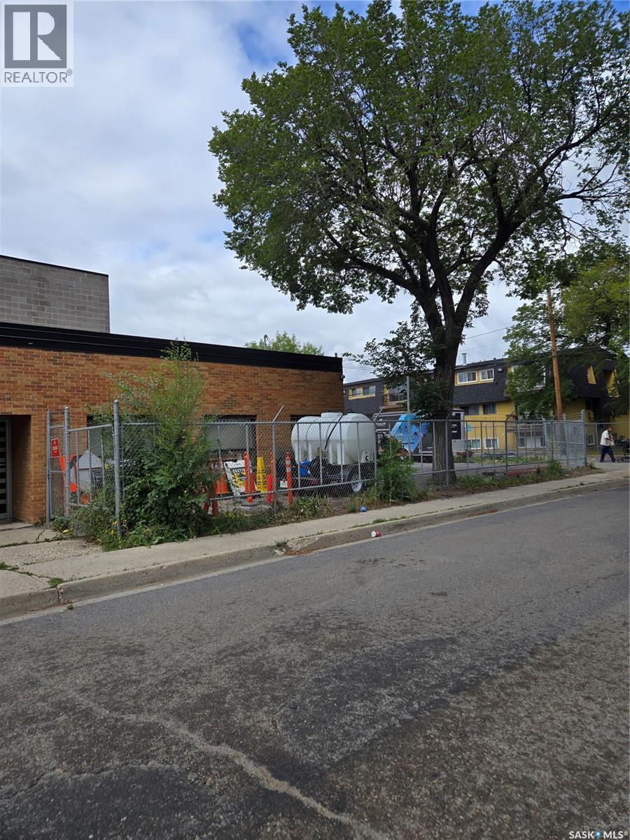 2802 Dewdney Avenue, Regina, Saskatchewan  S4T 0X7 - Photo 11 - SK016533